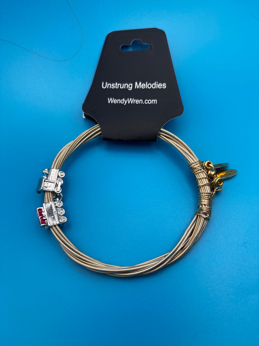 Guitar string bracelet with train